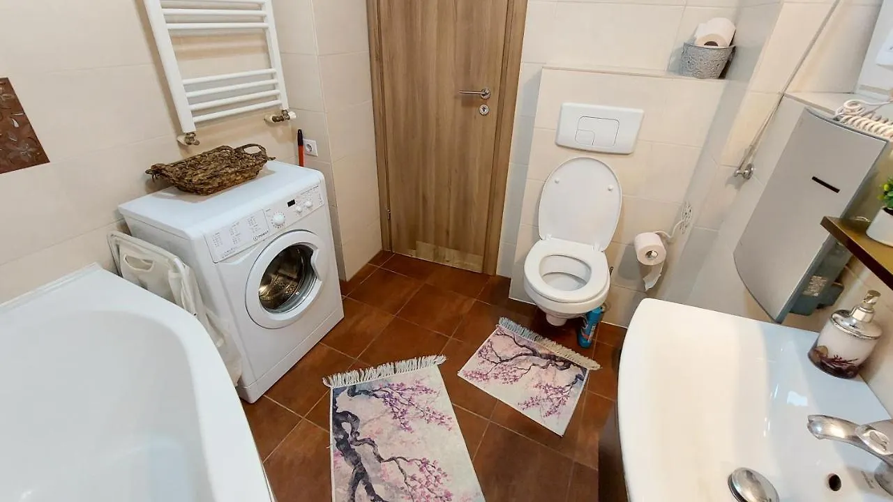 Fancy 2Bd Family Friendly In Historical Centre Netflix View Apartman