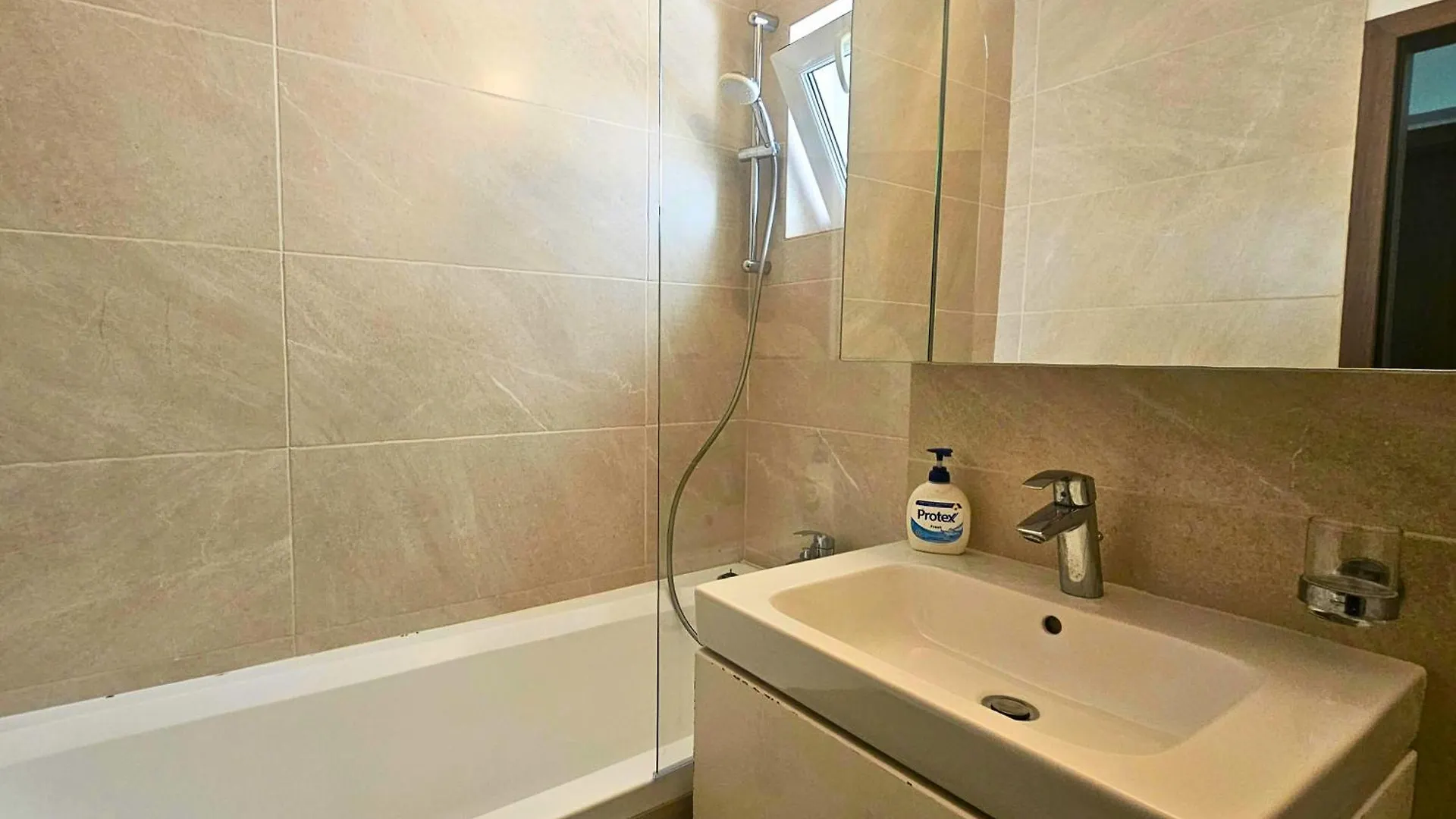 Apartman Fancy 2Bd Family Friendly In Historical Centre Netflix View